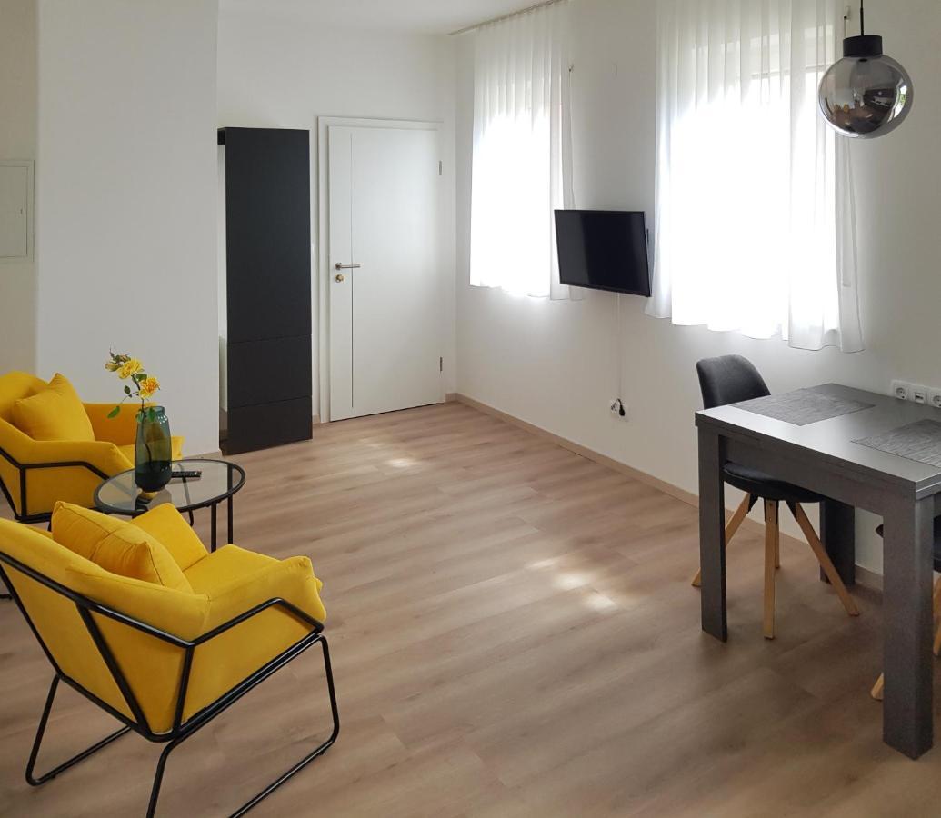 Hotel-Garni 'Zum Weinkrug' Sommerhausen Phòng bức ảnh