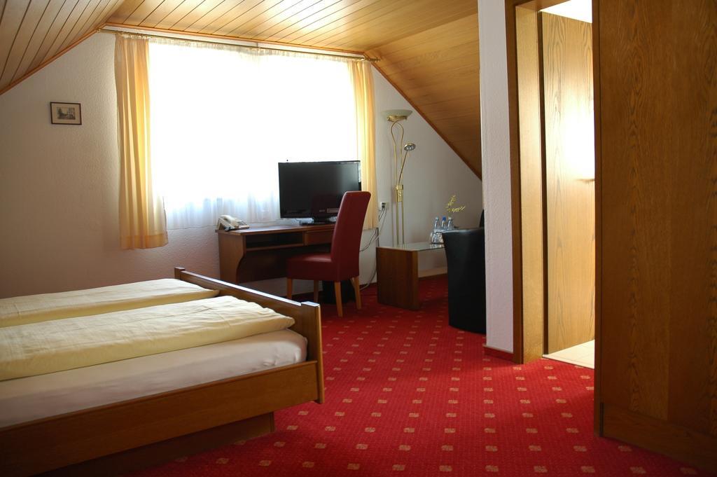 Hotel-Garni 'Zum Weinkrug' Sommerhausen Phòng bức ảnh