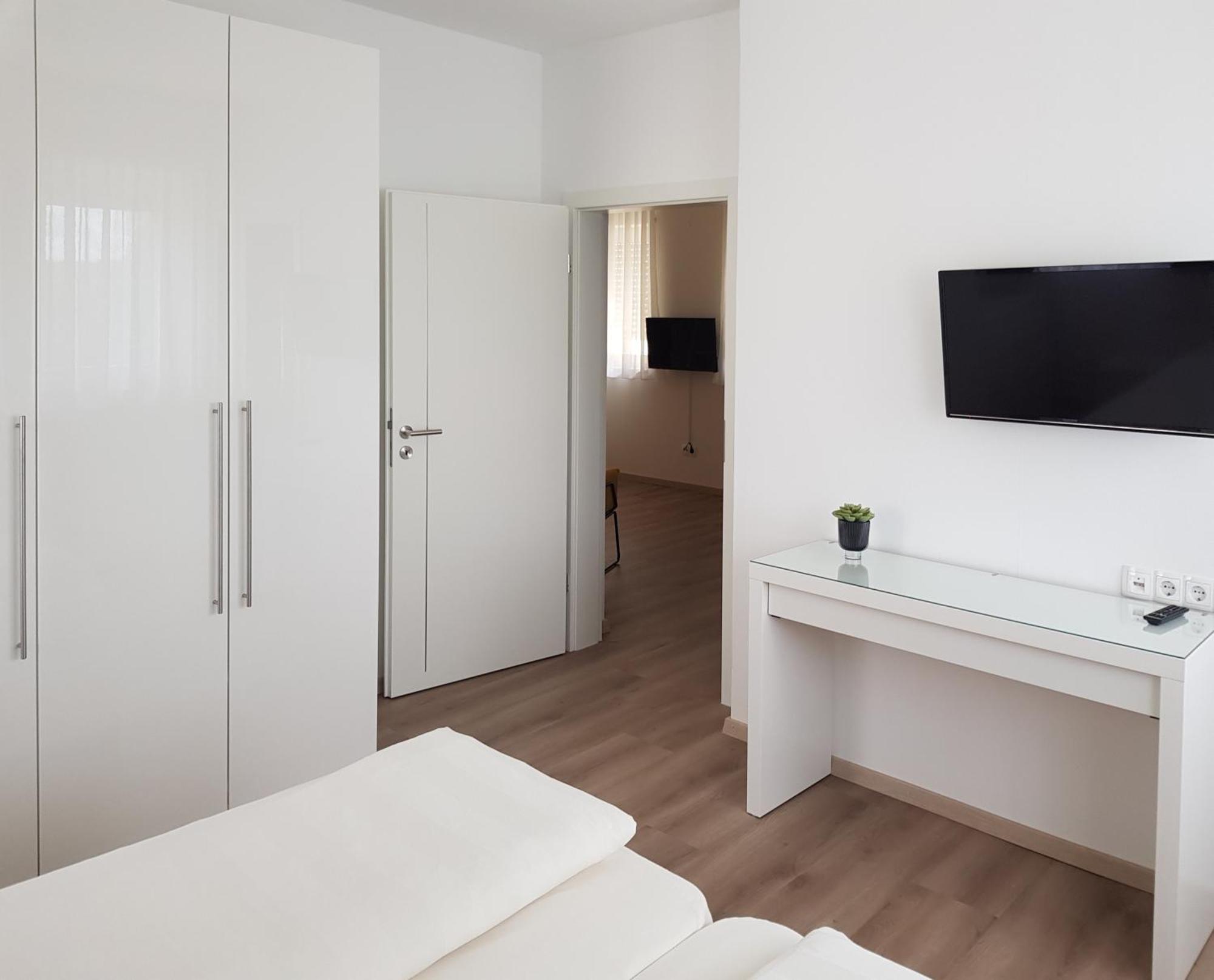 Hotel-Garni 'Zum Weinkrug' Sommerhausen Phòng bức ảnh